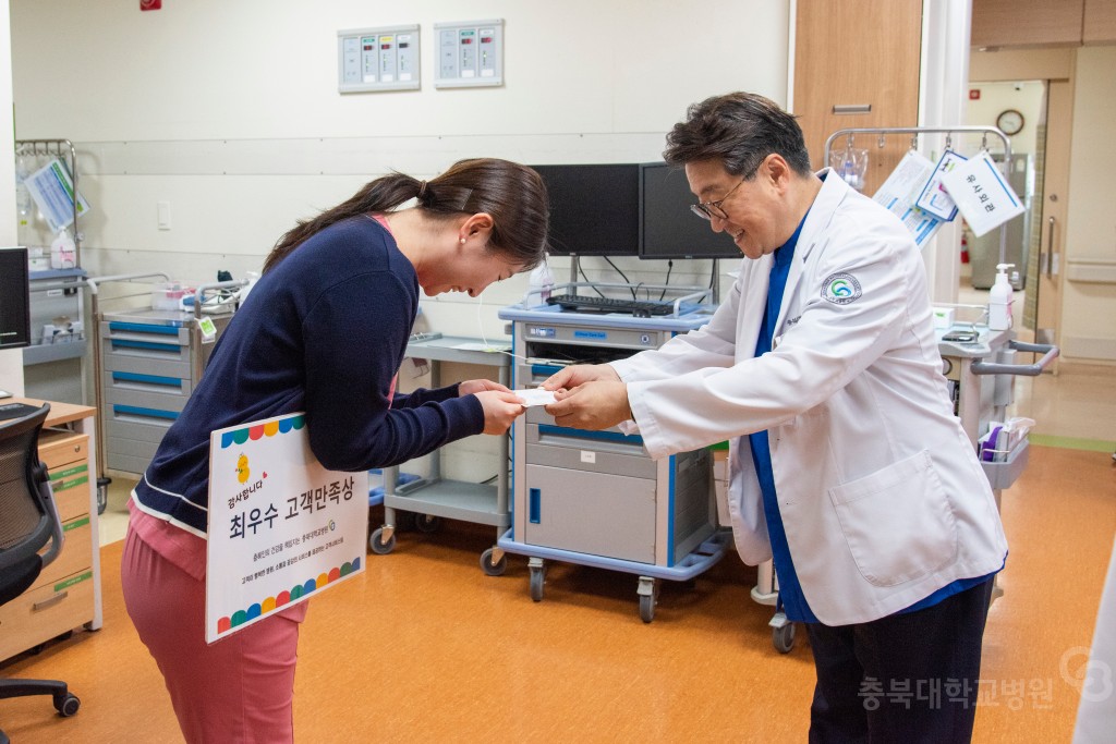 이달의 칭찬 우수직원 상품권 수여식