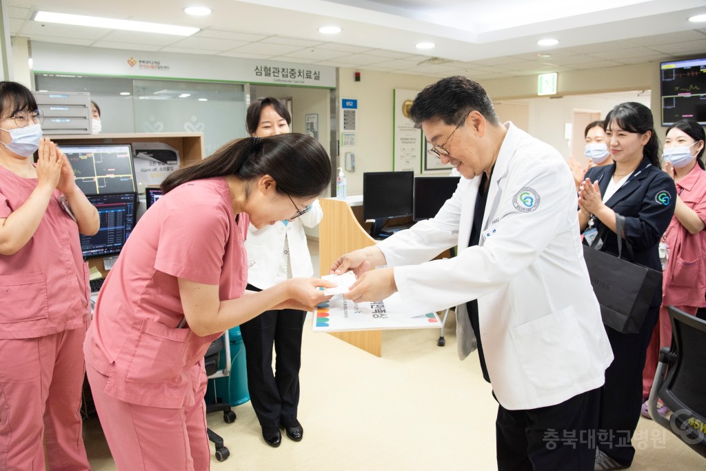 이달의 칭찬 우수직원 상품권 수여식