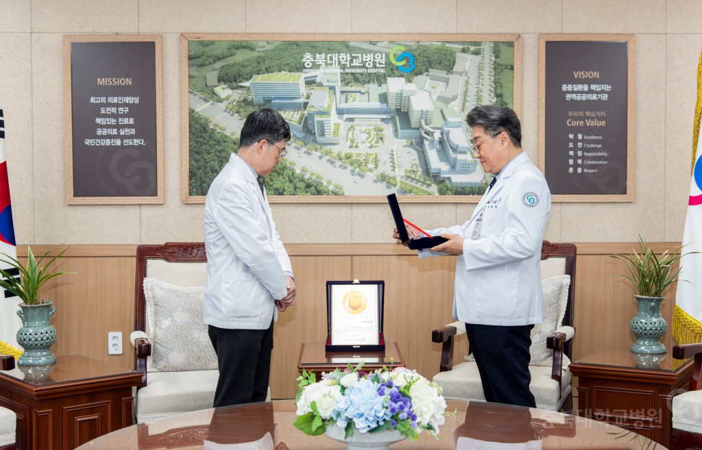 모바일 환자경험우수의사 감사패 전달식