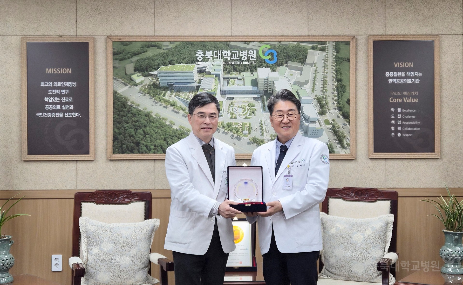 모바일 환자경험우수의사 감사패 전달식