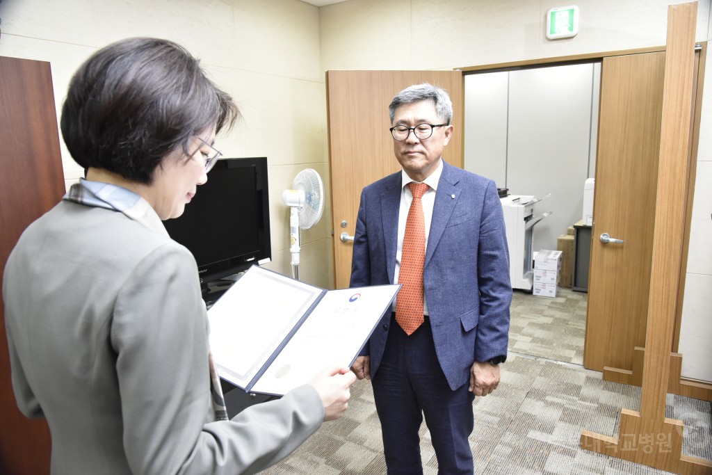 제14대 한헌석 병원장 임명장 수여