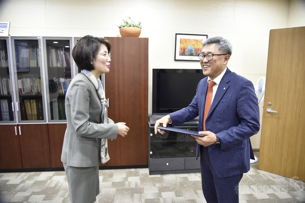 제14대 한헌석 병원장 임명장 수여