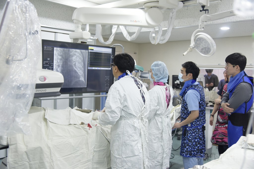 부정맥 치료기 국내 최초 도입 첫 관상동맥조영술