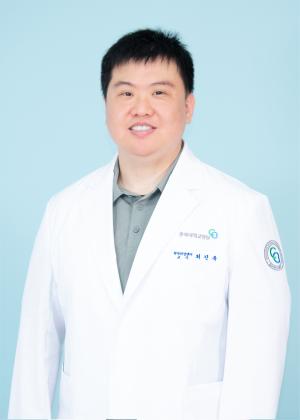 최진욱의사 사진